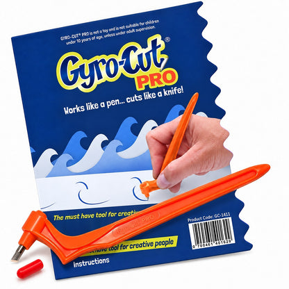Gyro-Cut PRO, couteau de précision à lame pivotante, avec sa lame Standard et son capuchon, devant son emballage