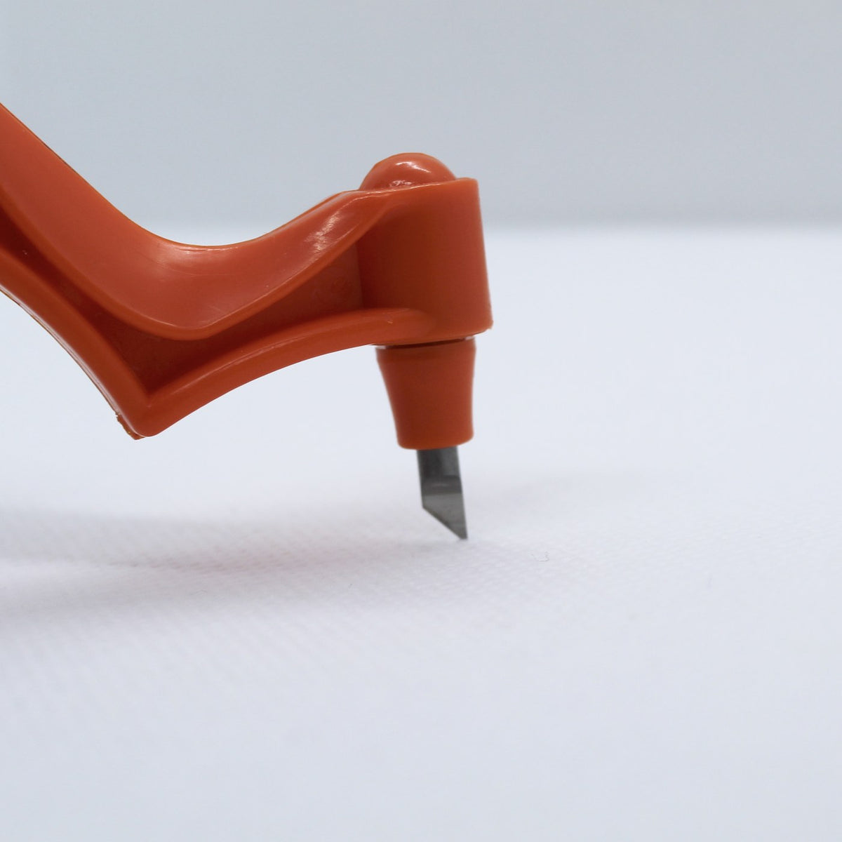 Deep Cut blade fitted in the Gyro-Cut PRO swivel head (fits the PRO only)