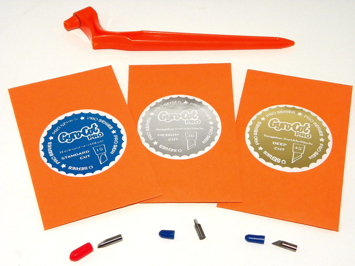 Contenu réel de la trousse : outil PRO, lames Standard, Medium Cut et Deep Cut avec leurs capuchons