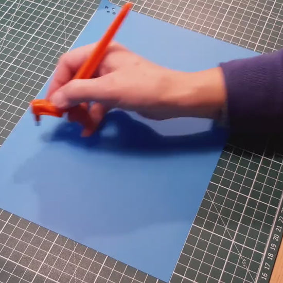 Real cut: the Gyro-Cut PRO cutting a smooth wave in card