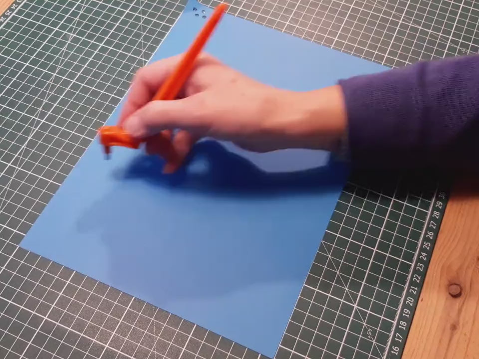 Real cut: the Gyro-Cut PRO cutting a smooth wave in card